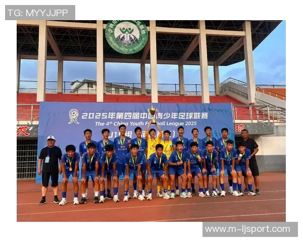 武宁二中足球队奋勇拼搏展现青春风采助力校园文化建设与团队精神培养