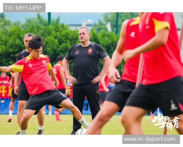 足球场教练席的战术智慧与球队管理艺术探讨