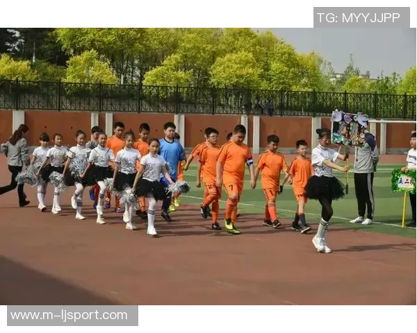 足球礼仪小报：提升球场素养与团队精神的必备指南